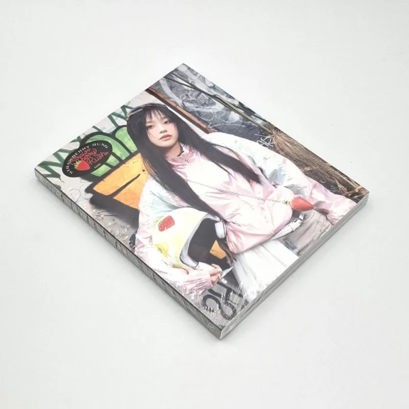 CHUU - Strawberry Rush (Rush Version) (2. Mini-Album) Vorderseite