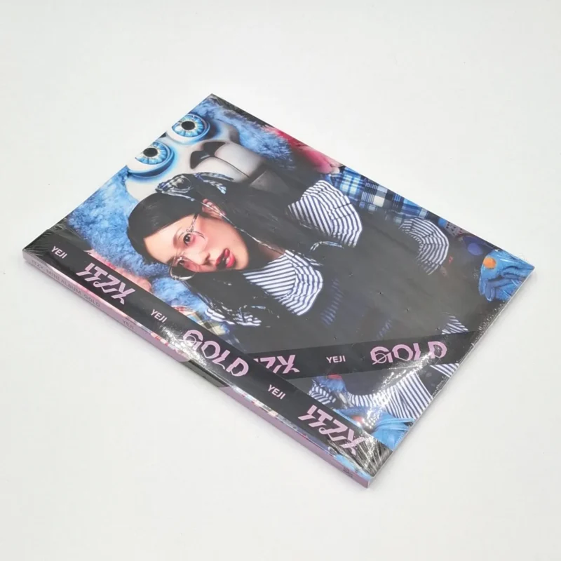 ITZY - GOLD (DIGIPACK VERSION) Vorderseite 4
