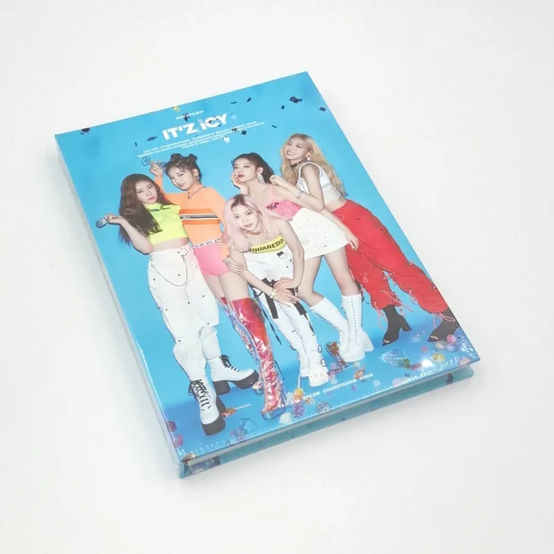 ITZY - IT'z ICY Albumfront