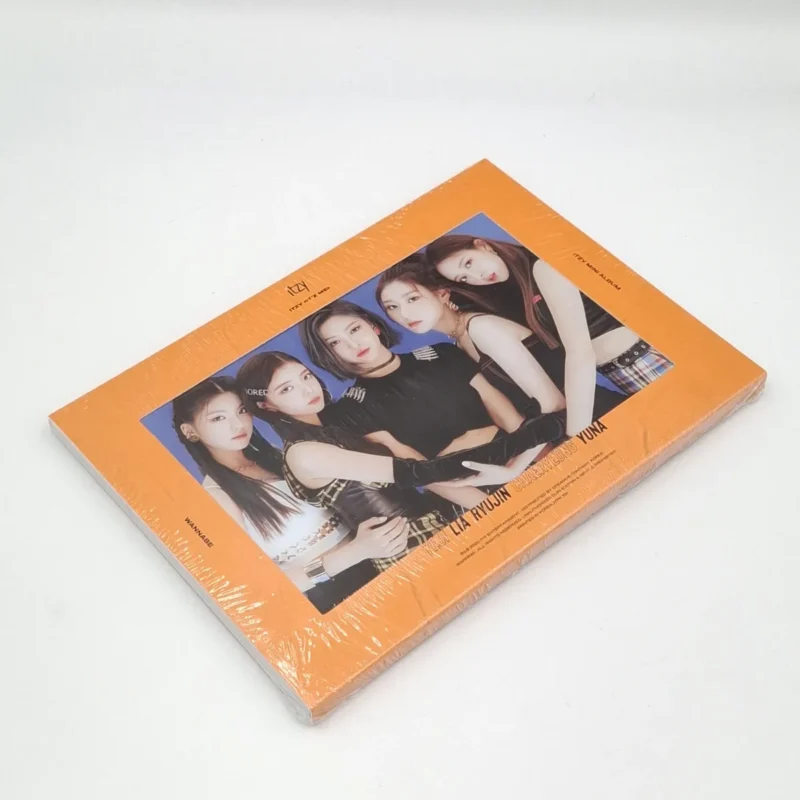 ITZY - IT'z ME (Mini-Album) Vorderseite