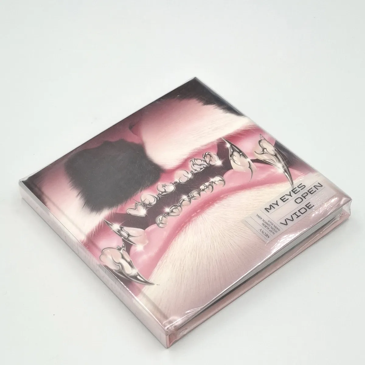 MEOVV - MY EYES OPEN VVIDE (PHOTOBOOK version) (1st Mini Album) front MEOVV - MY EYES OPEN VVIDE (PHOTOBOOK version) (1st Mini Album) front