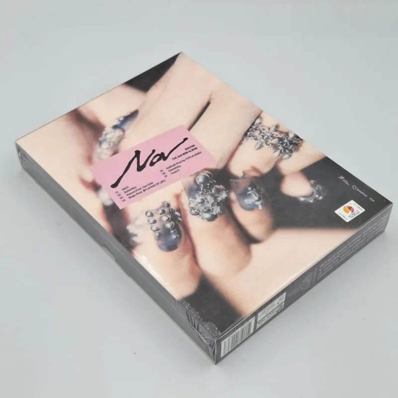NAYEON – NA (Version B) (2. Mini-Album) zurück