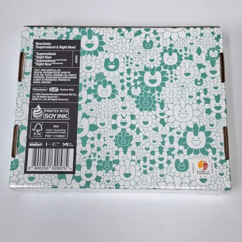 NewJeans – Supernatural NJ X MURAKAMI (Cross Bag HAERIN-Version) zurück
