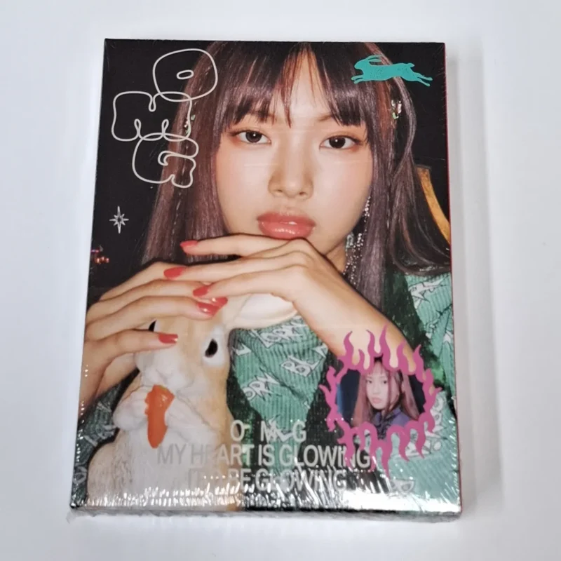 NewJeans - ‘OMG’ Message Card ver. (HYEIN VERSION) front