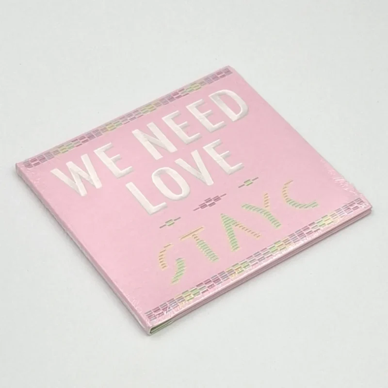 STAYC - WE NEED LOVE (Digipack-Version) (3. Single-Album) Vorderseite