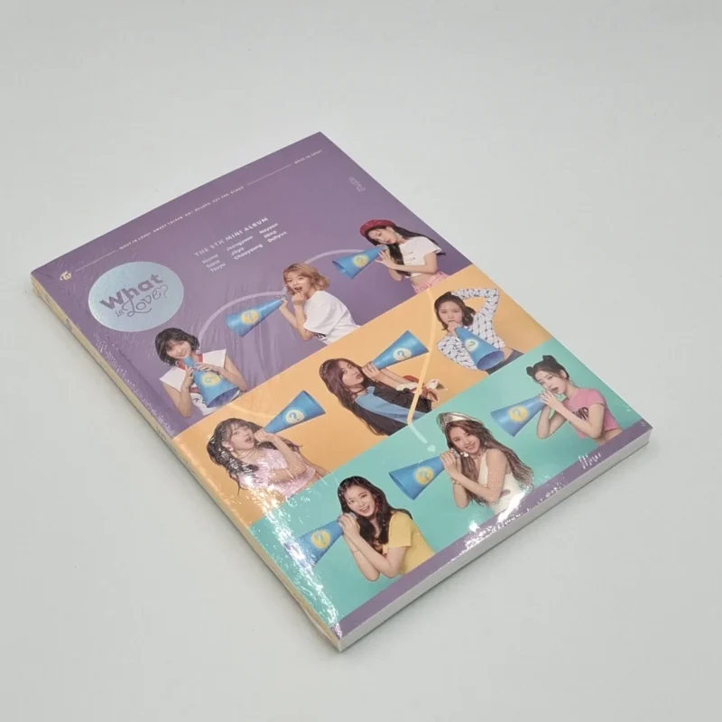 TWICE - What Is Love (5. Mini-Album) Vorderseite