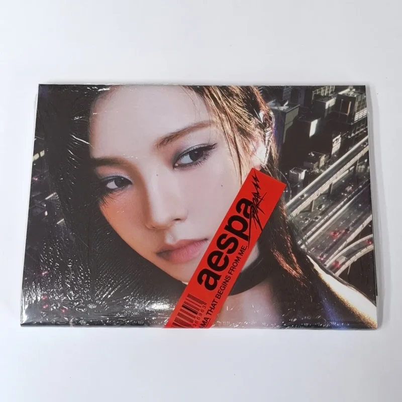 aespa – Drama (Giant Karina Version) (4. Mini-Album) Karina Front