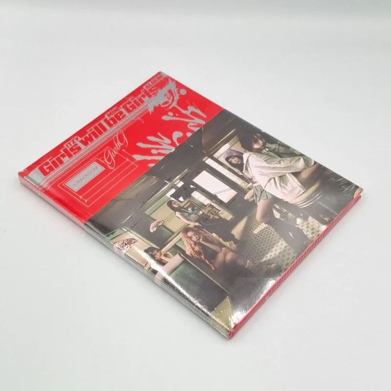 ITZY - Girls Will Be Girls (Fotobuchversion) Vorderseite