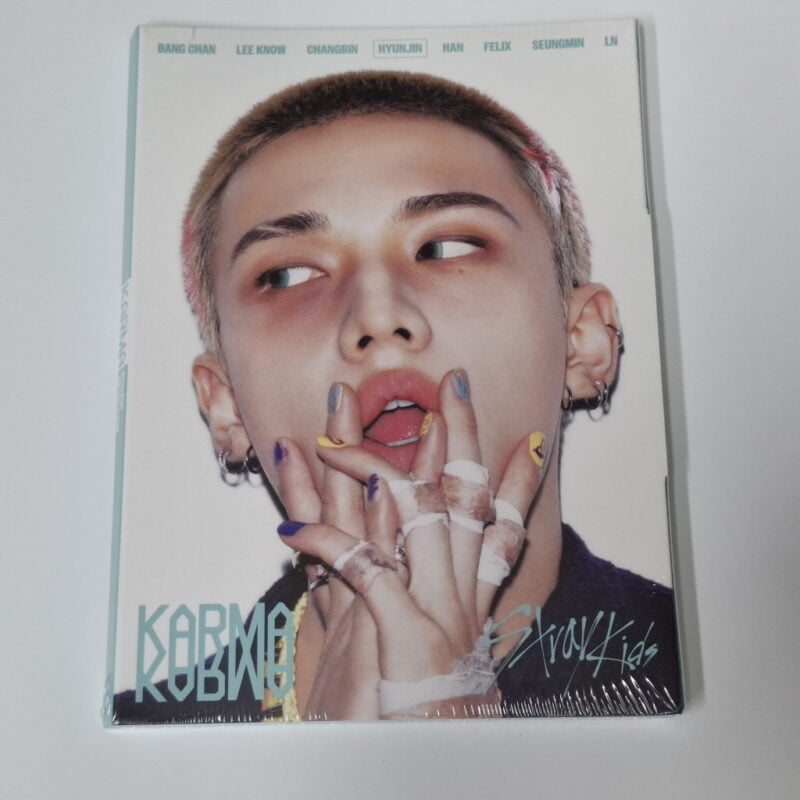 Stray Kids - 4th Album KARMA (ACCORDION VERSION) hyun jin