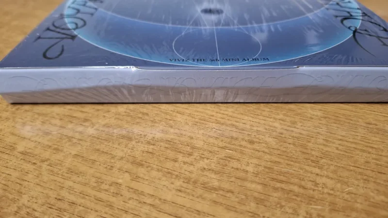 VIVIZ - VOYAGE (5th Mini Album) (Random) (Damaged) - Image 5